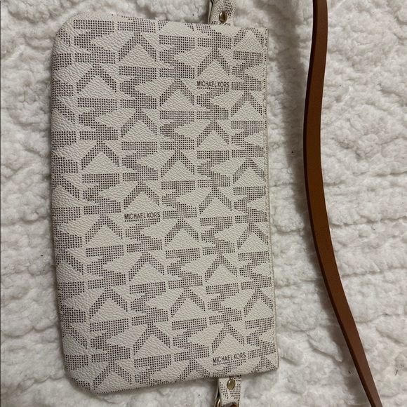 Michael Kors Gold and Cream Belt Bag - Picture 6 of 10